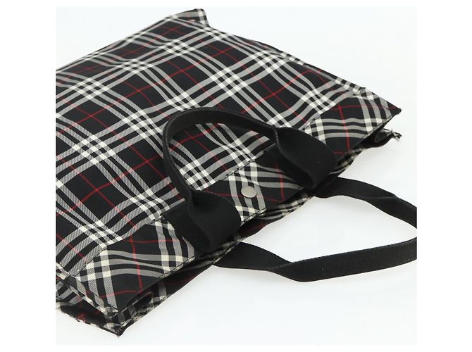 Borsa a mano Burberrys Nova Check Blue Label in nylon nero e argento Auth 176492 - vista 6