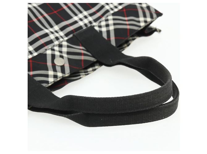 Borsa a mano Burberrys Nova Check Blue Label in nylon nero e argento Auth 176492 - vista 7