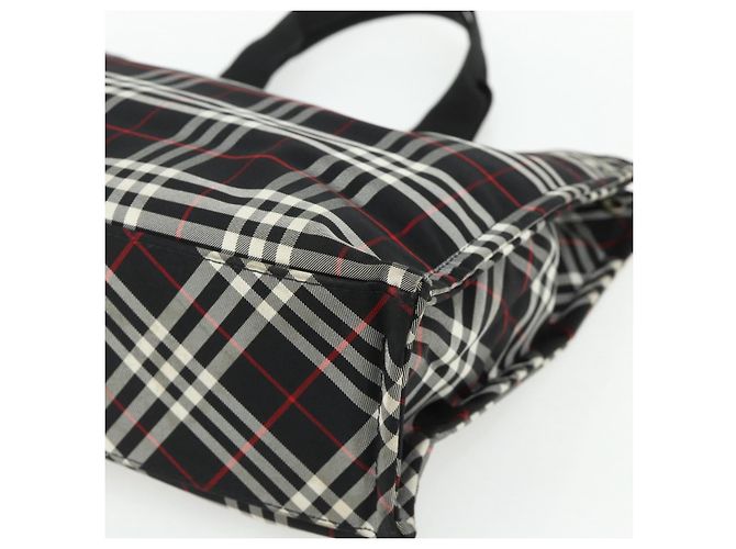 Borsa a mano Burberrys Nova Check Blue Label in nylon nero e argento Auth 176492 - vista 9