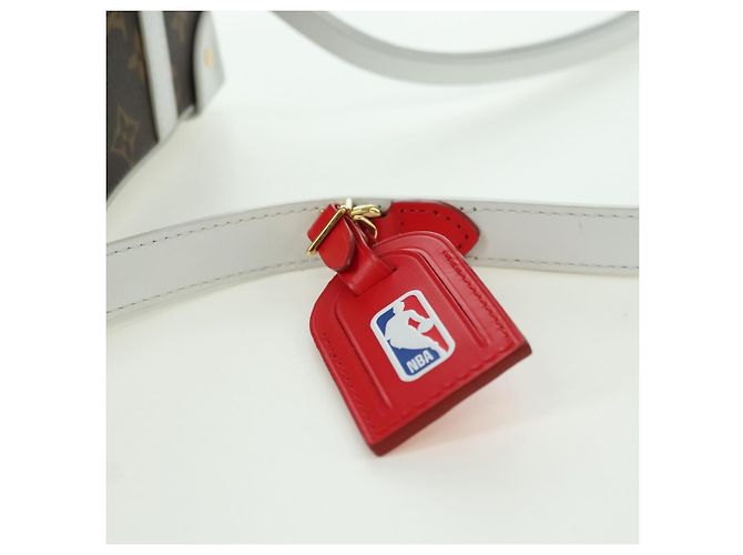 LOUIS VUITTON Monogram NBA Soft Trunk Scatola per Telefono Borsa Bianca M80102 Auth 175616SAM Bianco Monogramma - vista 15