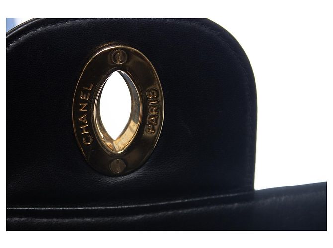 Chanel, Bolsa jumbo maxi clásica en negro - vista 10