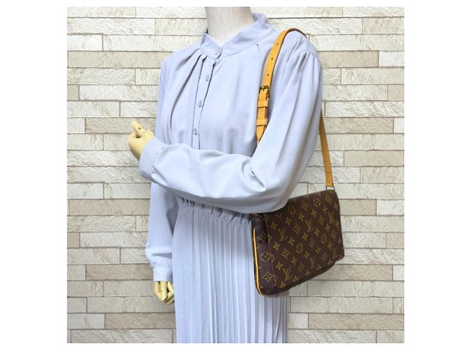 Borsa a Spalla Musette Tango Corto Monogramma Louis Vuitton Marrone - vista 2