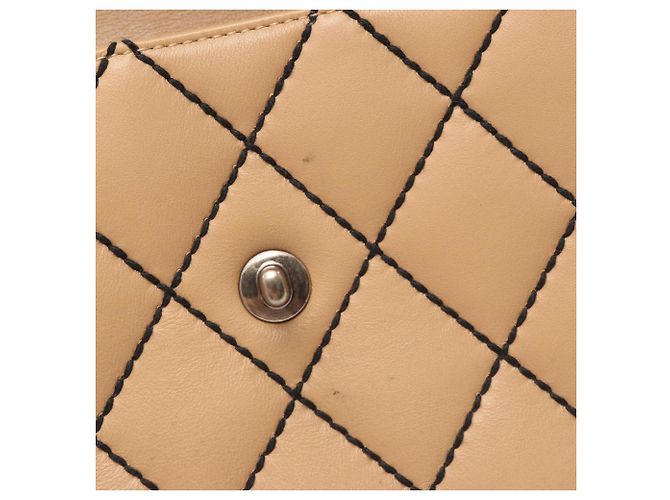 Borsa a spalla in pelle beige Wild Stitch di Chanel - vista 7
