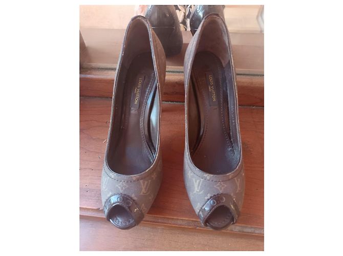 Décolleté Louis Vuitton Monogram Peep-Toe Marrone - vista 2