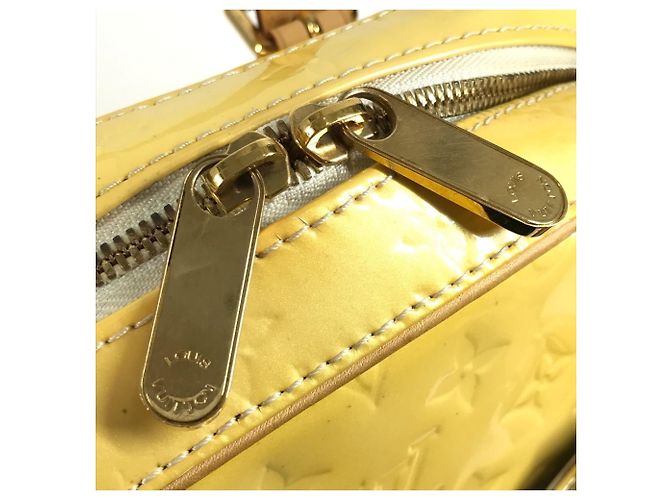 Borsa a spalla Summit Drive in Monogram Vernis di Louis Vuitton Bianco - vista 14