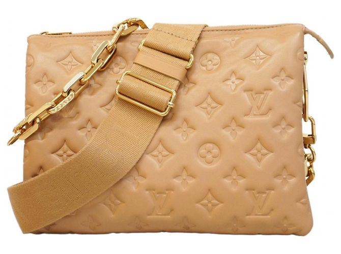 Borsa a mano Coussin PM in pelle Monogram goffrata Louis Vuitton Cammello - vista 10