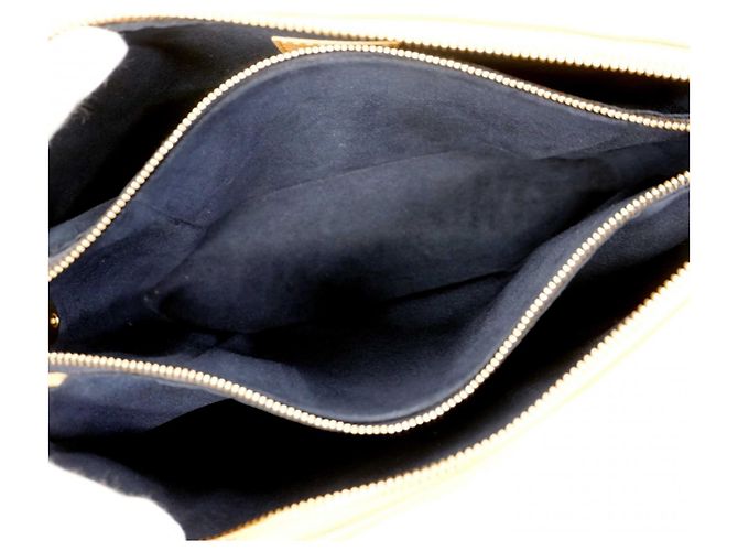 Borsa a mano Coussin PM in pelle Monogram goffrata Louis Vuitton Cammello - vista 4