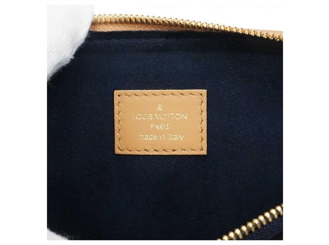 Borsa a mano Coussin PM in pelle Monogram goffrata Louis Vuitton Cammello - vista 5