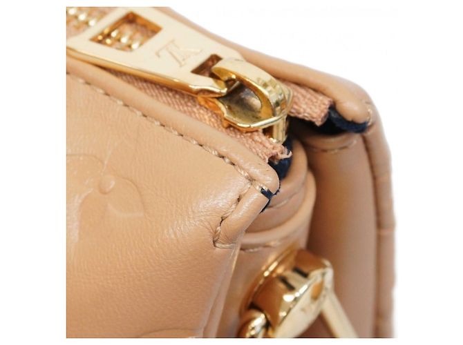 Borsa a mano Coussin PM in pelle Monogram goffrata Louis Vuitton Cammello - vista 6