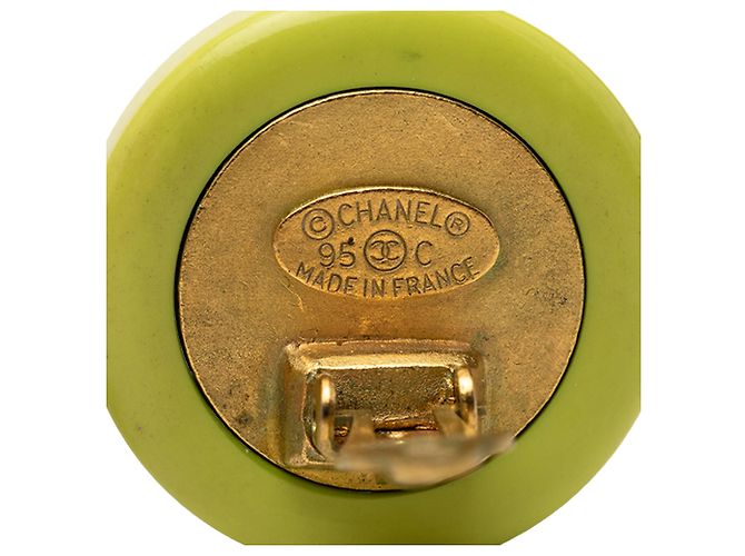 Orecchini a clip rotondi in resina verde CC di Chanel D'oro - vista 3