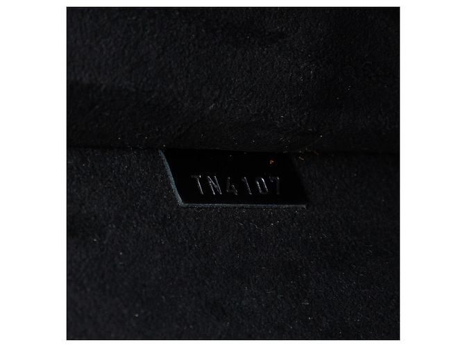 Pochette Essenziale V in Epi Argento Louis Vuitton - vista 6