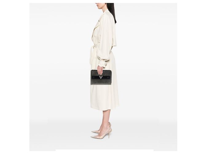 Pochette Essenziale V in Epi Argento Louis Vuitton - vista 7