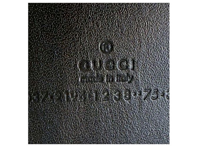 Dunkelbrauner Leder-Gürtel mit Gucci Interlocking GG Schnalle, Größe 75 - Ansicht 8
