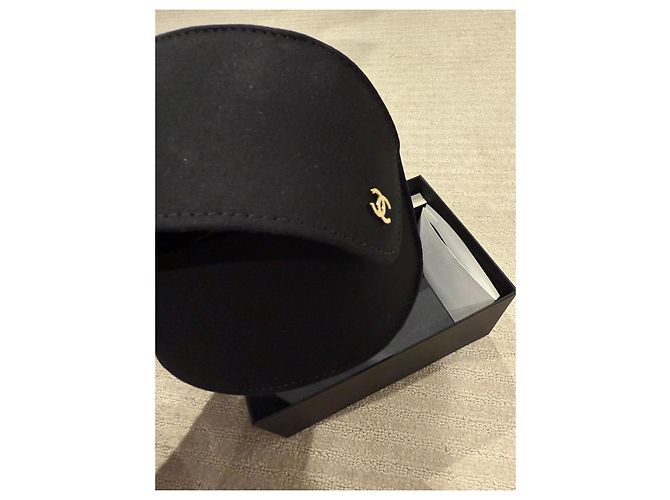 Schwarze ovale Sonnenbrille von Chanel - Ansicht 6