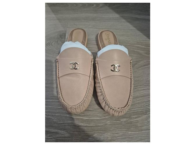Mules Chanel in pelle beige - vista 2