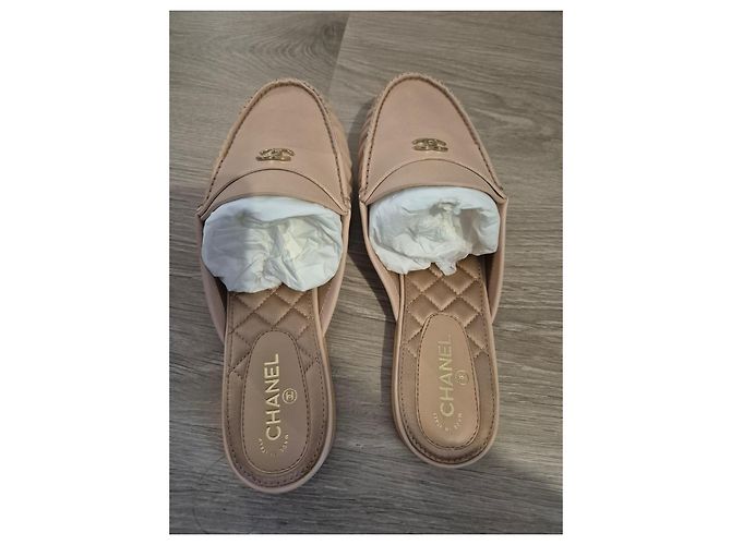 Mules Chanel in pelle beige - vista 3