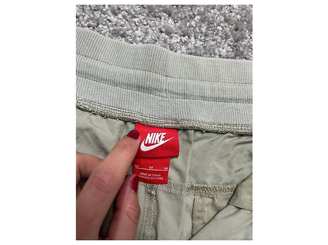 Pantaloni cargo corti Nike beige - vista 4