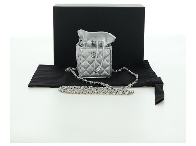 CHANEL Pochette a Spalla Matelassé in Pelle di Agnello Argento Oro CC Auth YKZ1332SAM D'oro - vista 12