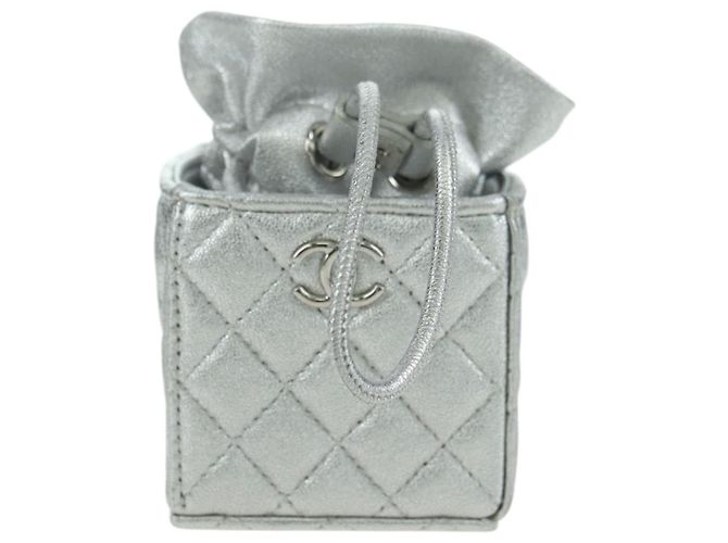 CHANEL Pochette a Spalla Matelassé in Pelle di Agnello Argento Oro CC Auth YKZ1332SAM D'oro - vista 13