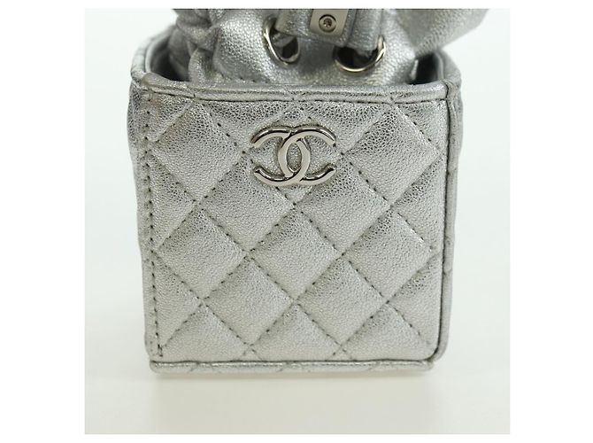 CHANEL Pochette a Spalla Matelassé in Pelle di Agnello Argento Oro CC Auth YKZ1332SAM D'oro - vista 14