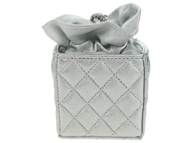 CHANEL Pochette a Spalla Matelassé in Pelle di Agnello Argento Oro CC Auth YKZ1332SAM D'oro - vista 2