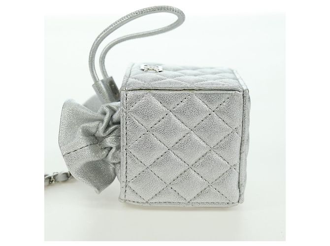 CHANEL Pochette a Spalla Matelassé in Pelle di Agnello Argento Oro CC Auth YKZ1332SAM D'oro - vista 3