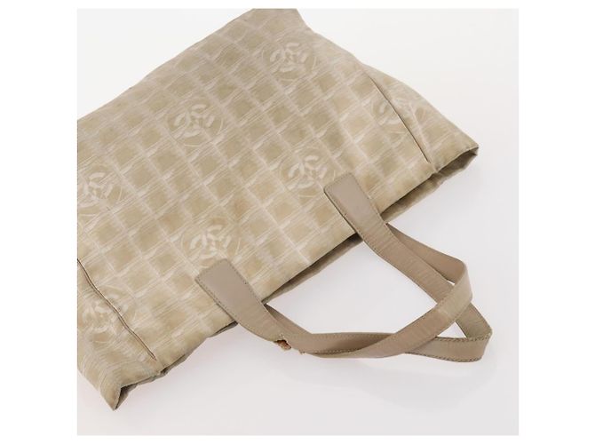 CHANEL Nuova linea da viaggio Borsa Tote in Nylon 5 Set Beige Nero CC Auth 174969 - vista 14