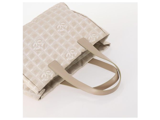 CHANEL Nuova linea da viaggio Borsa Tote in Nylon 5 Set Beige Nero CC Auth 174969 - vista 4