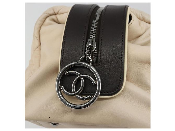 CHANEL Matelassé Boston Tasche aus Lammleder Elfenbein Silber CC Auth YKZ1338A Roh - view 10