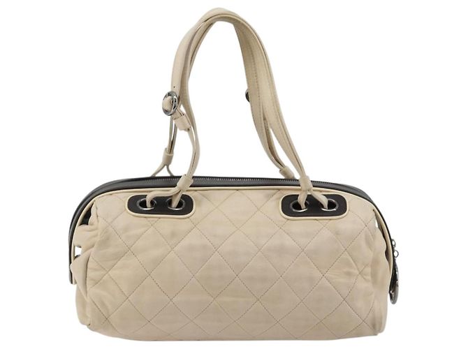 CHANEL Matelassé Boston Tasche aus Lammleder Elfenbein Silber CC Auth YKZ1338A Roh - view 2
