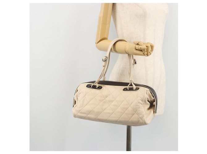 CHANEL Matelassé Boston Tasche aus Lammleder Elfenbein Silber CC Auth YKZ1338A Roh - view 22