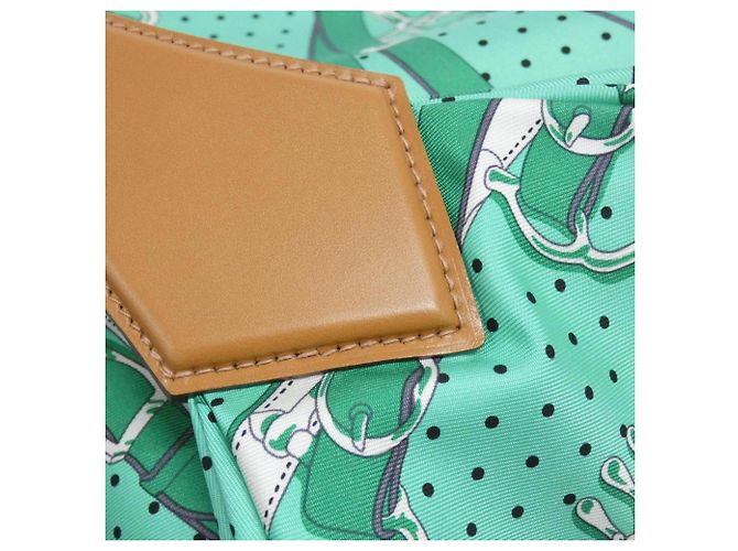 Silk In Hermès LA PROMENADE DU MAIN BANDANA Borsa Valusois Verde chiaro - vista 3