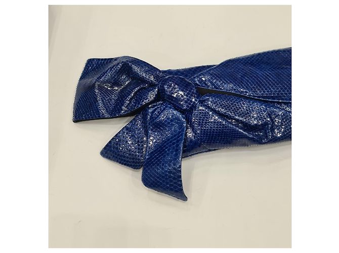 Clutch in agnello blu con stampa pitone Valentino Garavani, usato - vista 7