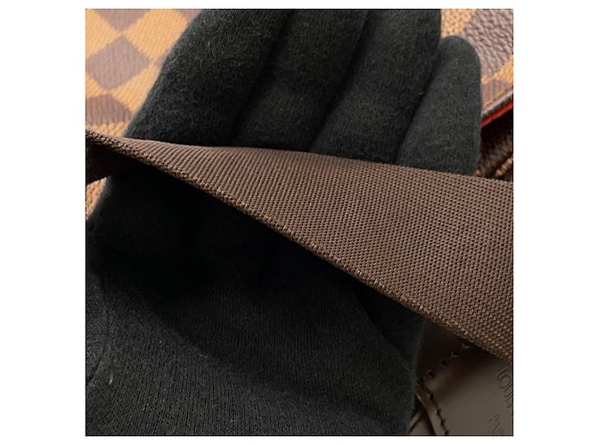 Borsa a Spalla Naviglio Damier Ebene di Louis Vuitton Rosso - vista 14