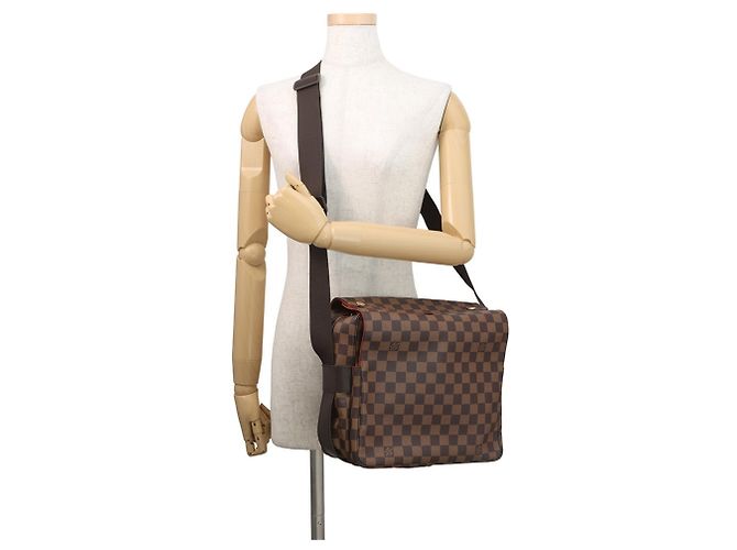 Borsa a Spalla Naviglio Damier Ebene di Louis Vuitton Rosso - vista 4