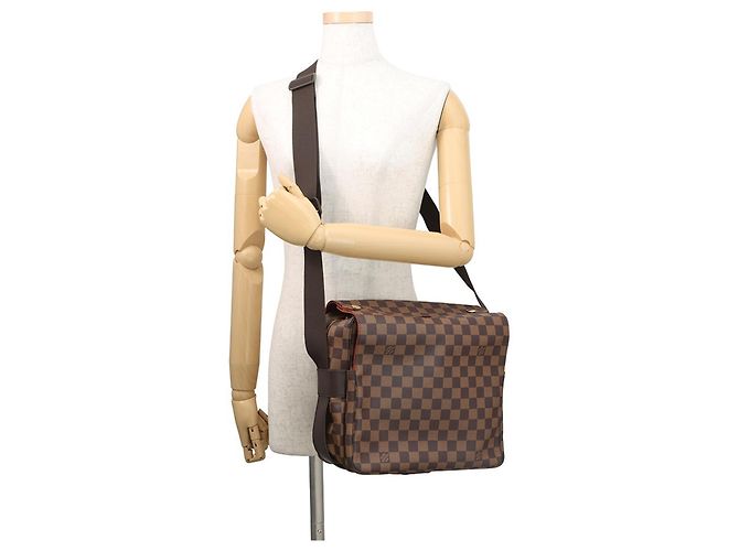 Borsa a Spalla Naviglio Damier Ebene di Louis Vuitton Rosso - vista 5