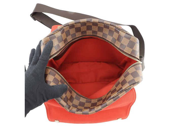 Borsa a Spalla Naviglio Damier Ebene di Louis Vuitton Rosso - vista 6