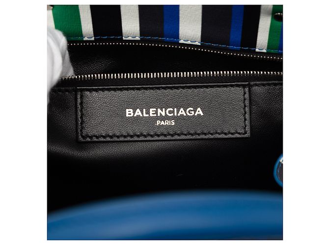 Balenciaga Mini-Ledertasche in Blau mit gestreiftem Papier A6 und Reißverschluss - Ansicht 5