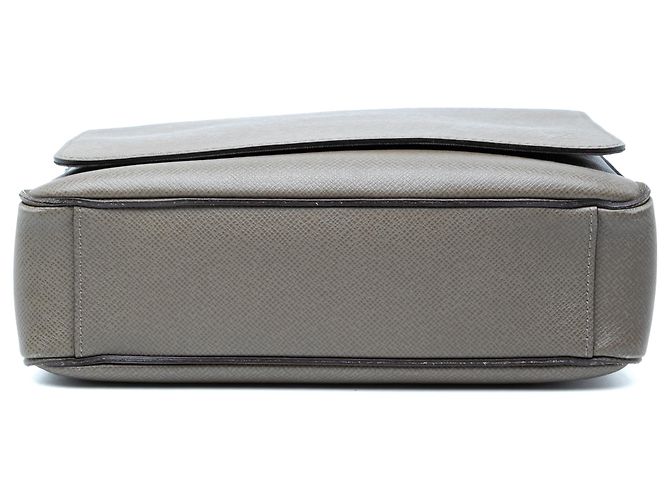 Louis Vuitton Marrone Taiga Roman PM Marrone chiaro - vista 3