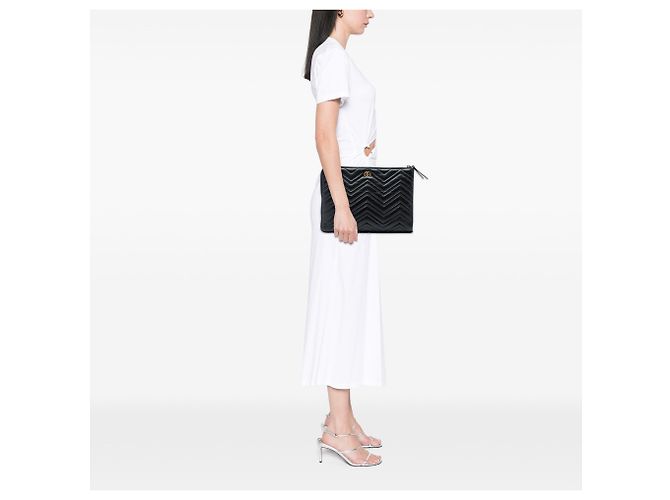 Clutch in pelle matelassé GG Marmont nera di Gucci Nero - vista 7