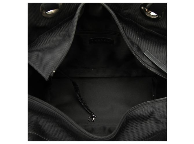 Chanel Azul Grande Tote de Lona Acolchada Paris Biarritz Azul marino - vista 4