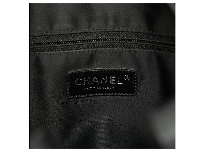 Chanel Azul Grande Tote de Lona Acolchada Paris Biarritz Azul marino - vista 5