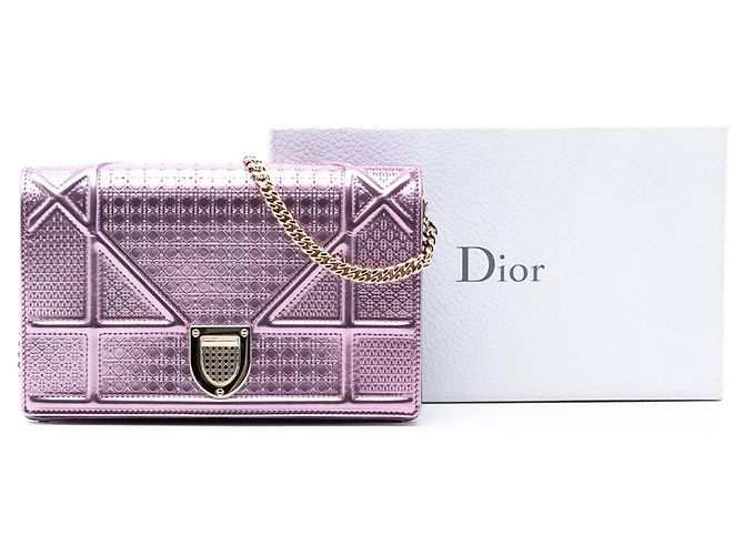 Cartera Diorama en microcannage metálico rosa con cadena - vista 8