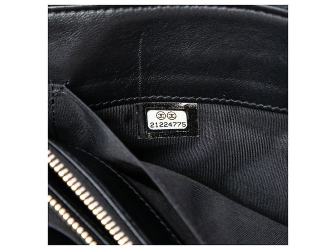 Chanel Boy Clutch aus schwarzem, gestepptem Lammleder - Ansicht 5
