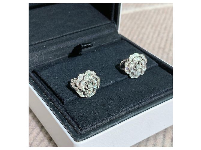 Orecchini Chanel Camelia in oro bianco e diamanti Argento - vista 4