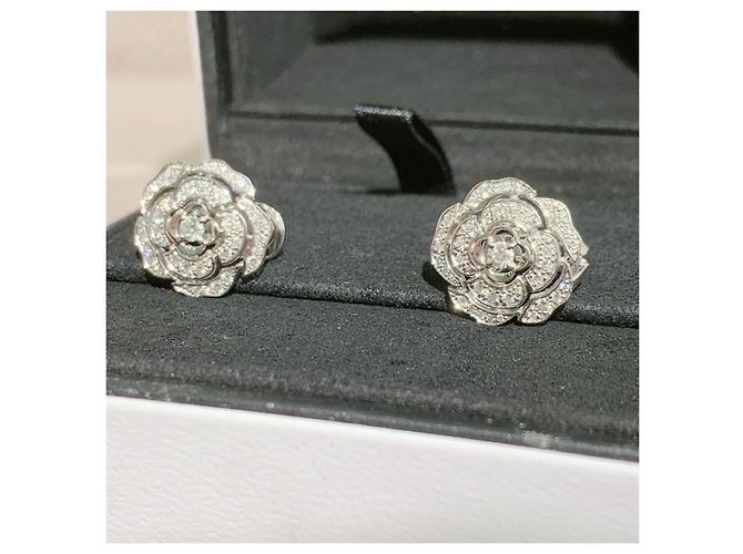 Orecchini Chanel Camelia in oro bianco e diamanti Argento - vista 6