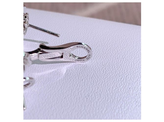 Orecchini Chanel Camelia in oro bianco e diamanti Argento - vista 7