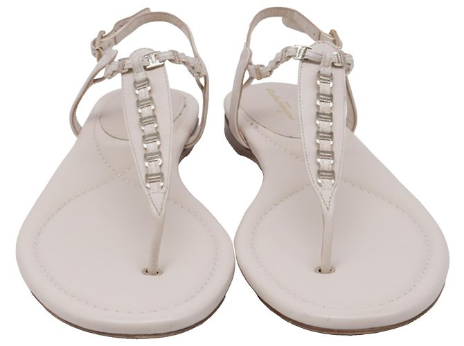 Sandali piatti T-Strap con catena in pelle bianca Salvatore Ferragamo - vista 2