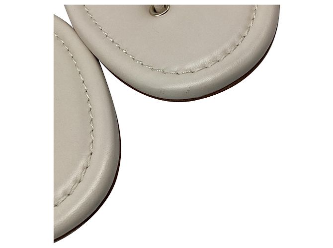 Sandali piatti T-Strap con catena in pelle bianca Salvatore Ferragamo - vista 8