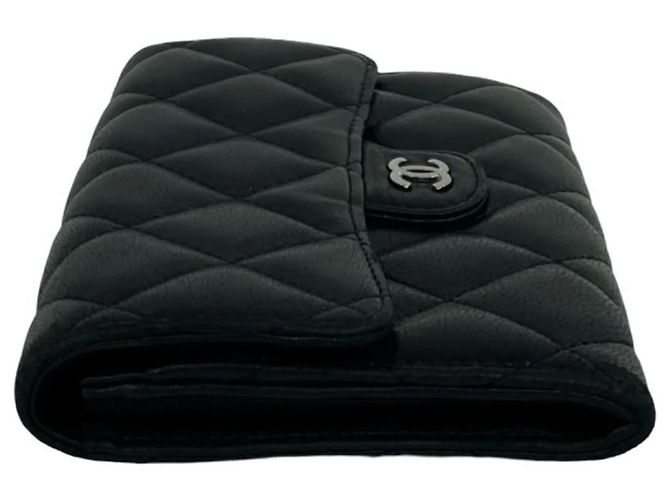 Billetera bifold de cuero de cordero matelassé Coco Mark de Chanel Negro - vista 4